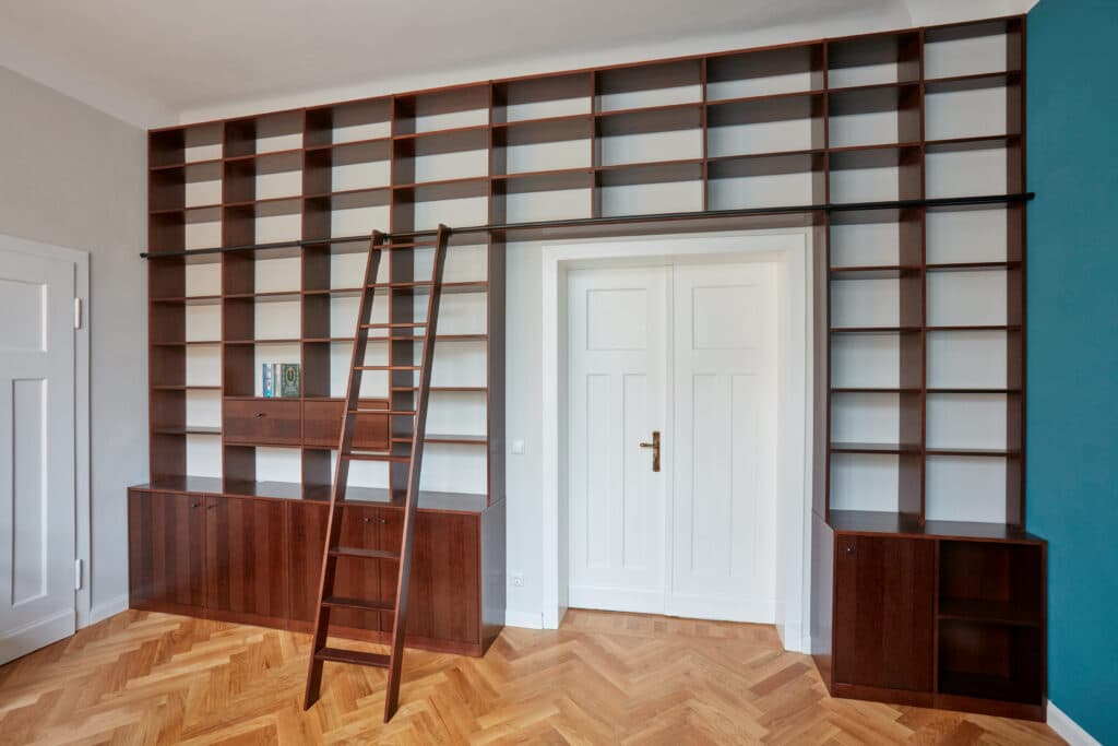 Bibliothek-Regal-Türumbau